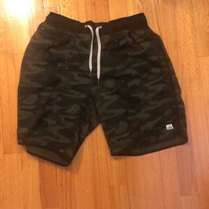 Vuori Mens shorts medium camo